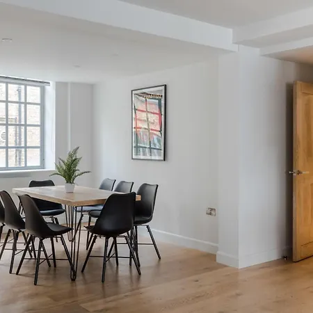 Circus Of Colour - Farringdon - By Frankie Says Apartment London Exterior photo