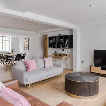 Circus Of Colour - Farringdon - By Frankie Says Apartment London Exterior photo