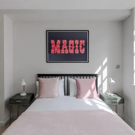 Circus Of Colour - Farringdon - By Frankie Says Apartment London Exterior photo